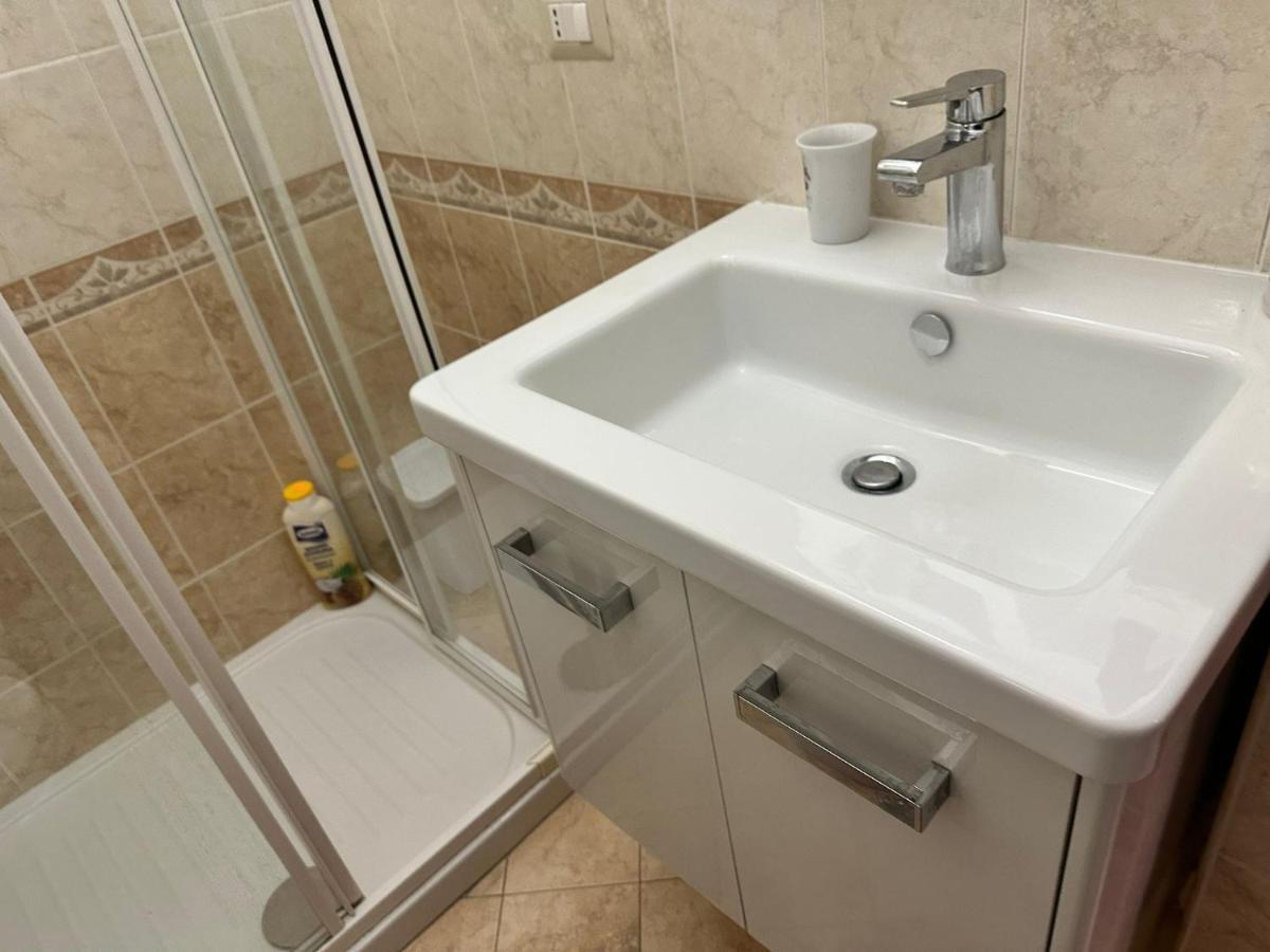 Roma Chic Residenza Gemelli Apartment ภายนอก รูปภาพ