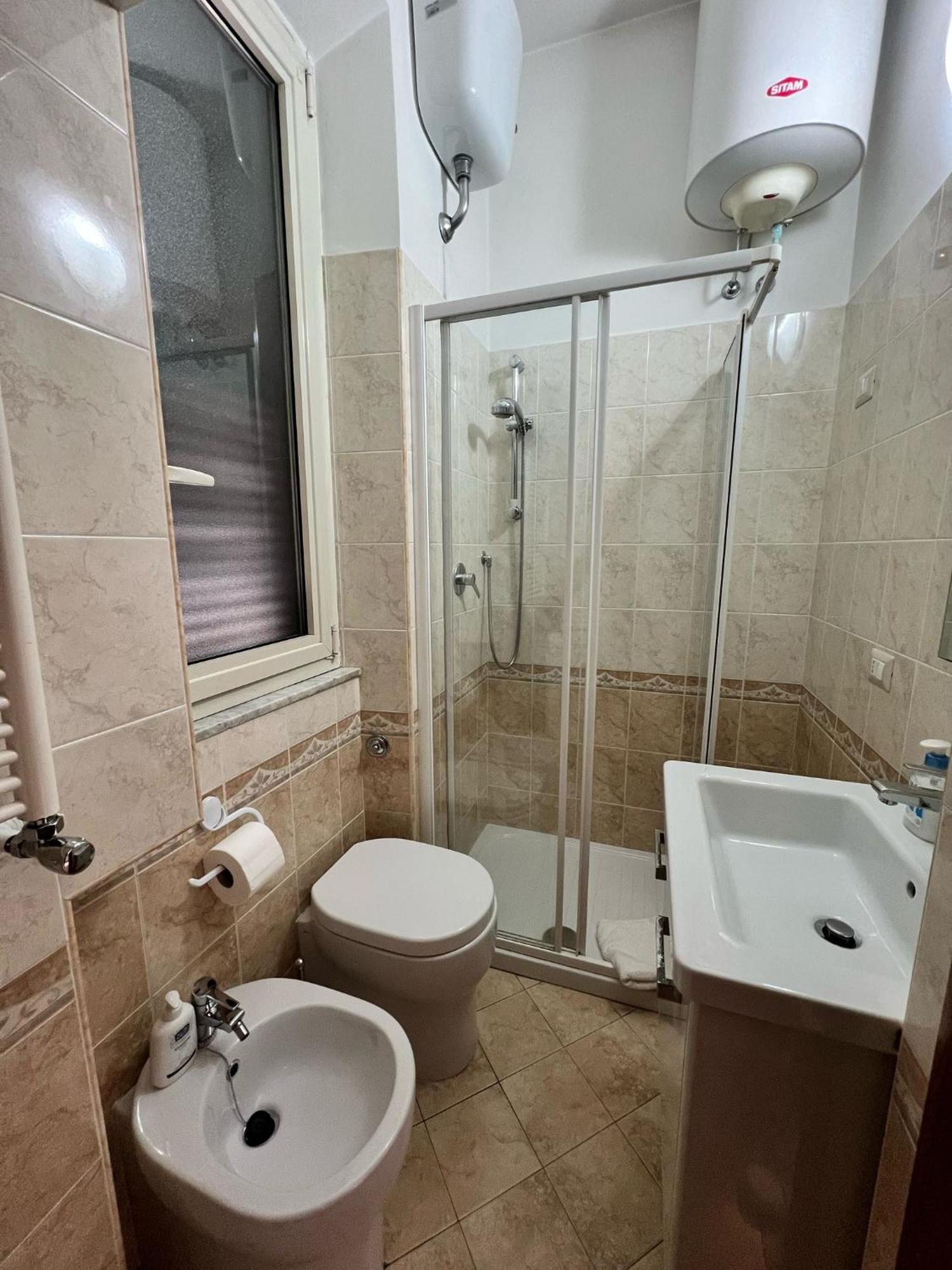 Roma Chic Residenza Gemelli Apartment ภายนอก รูปภาพ
