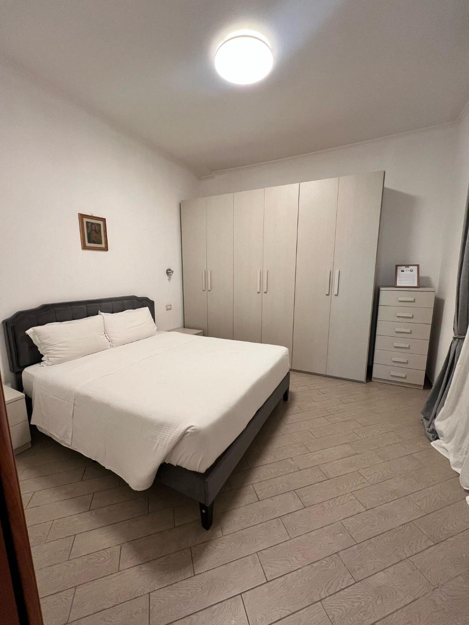 Roma Chic Residenza Gemelli Apartment ภายนอก รูปภาพ
