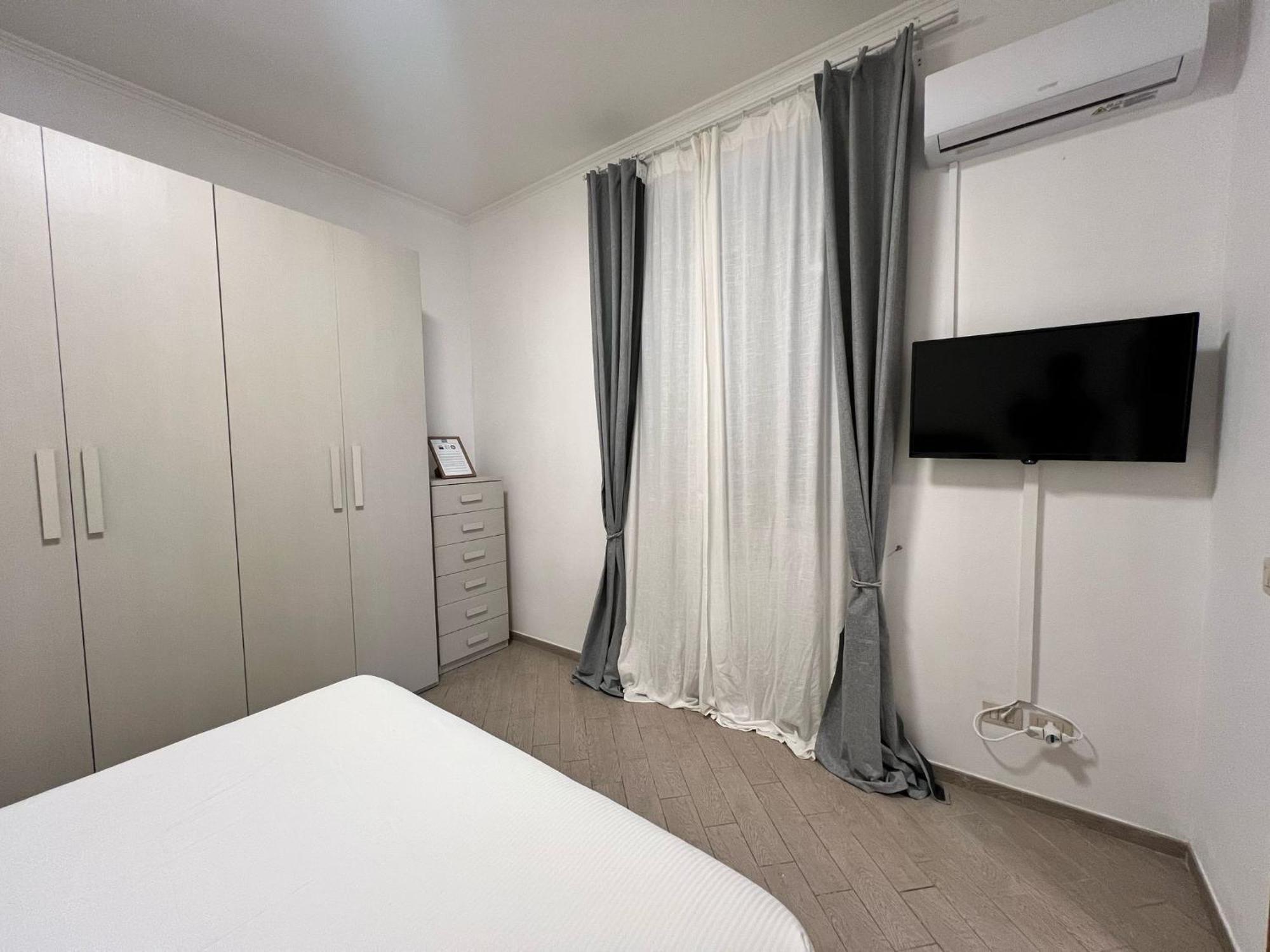 Roma Chic Residenza Gemelli Apartment ภายนอก รูปภาพ
